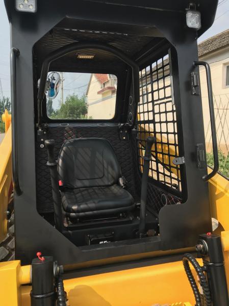 4x4 Wheel Drive Tracked Skid Steer Loader with Big Power Disc Type Trencher Rock Saw