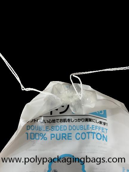 sacos de cordão plásticos do LDPE de 0.04mm para o empacotamento do cosmético do algodão