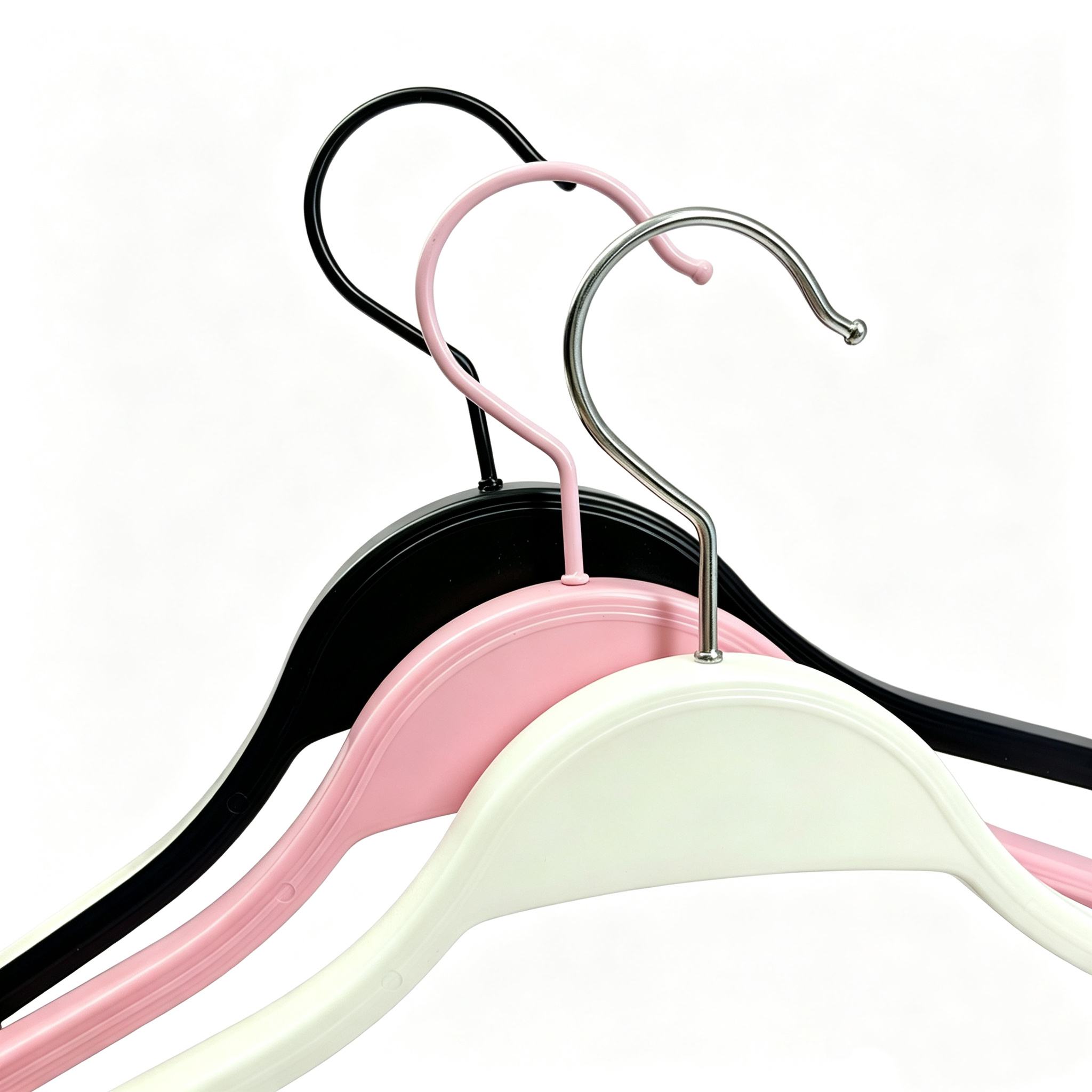 Anti-slip grooved non-marking thickened heavy-duty plastic clothes hanger for hotel and retail display