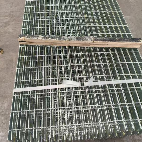 A strong and durable steel grating with fire resistance and effective skid resistance