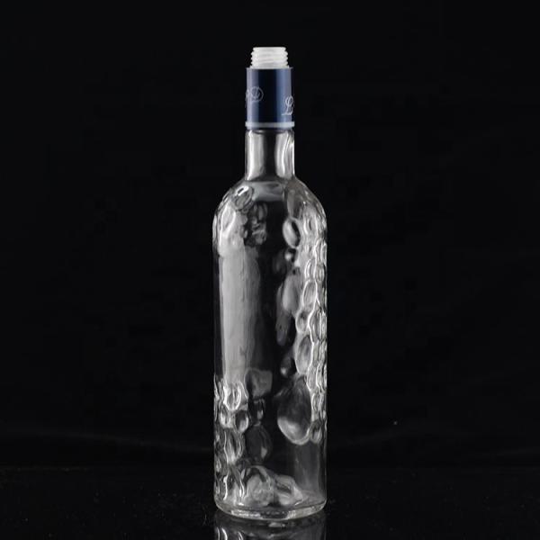 Fota de vidro com tampa de parafuso de design especial para tequila sofisticada na indústria