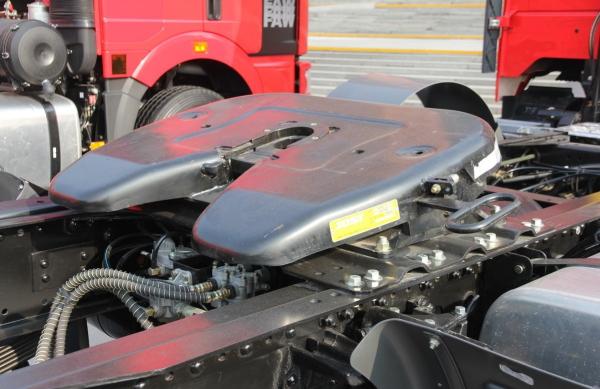 J6M Tractor Trailer Truck Heavy Truck 330HP Tractor Unit 6x2