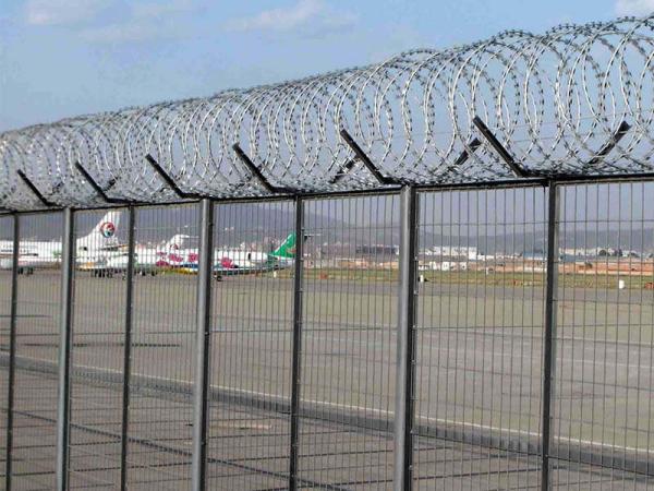 Pvc soldado anti corrosão da altura de Mesh Fence 2.5m do fio revestido para o aeroporto