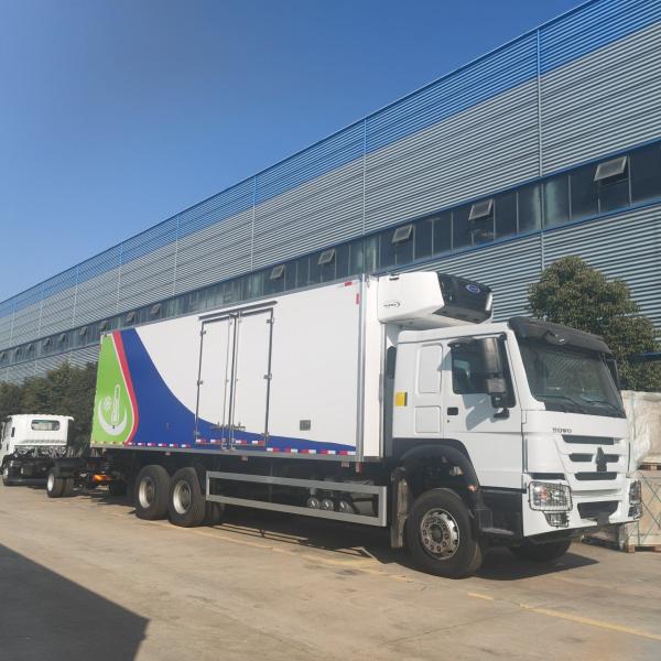 HOWO Carrier Frozen Meat Transport Refrigerated Freezer Van 16ton Capacity Refrigerator Van Truck