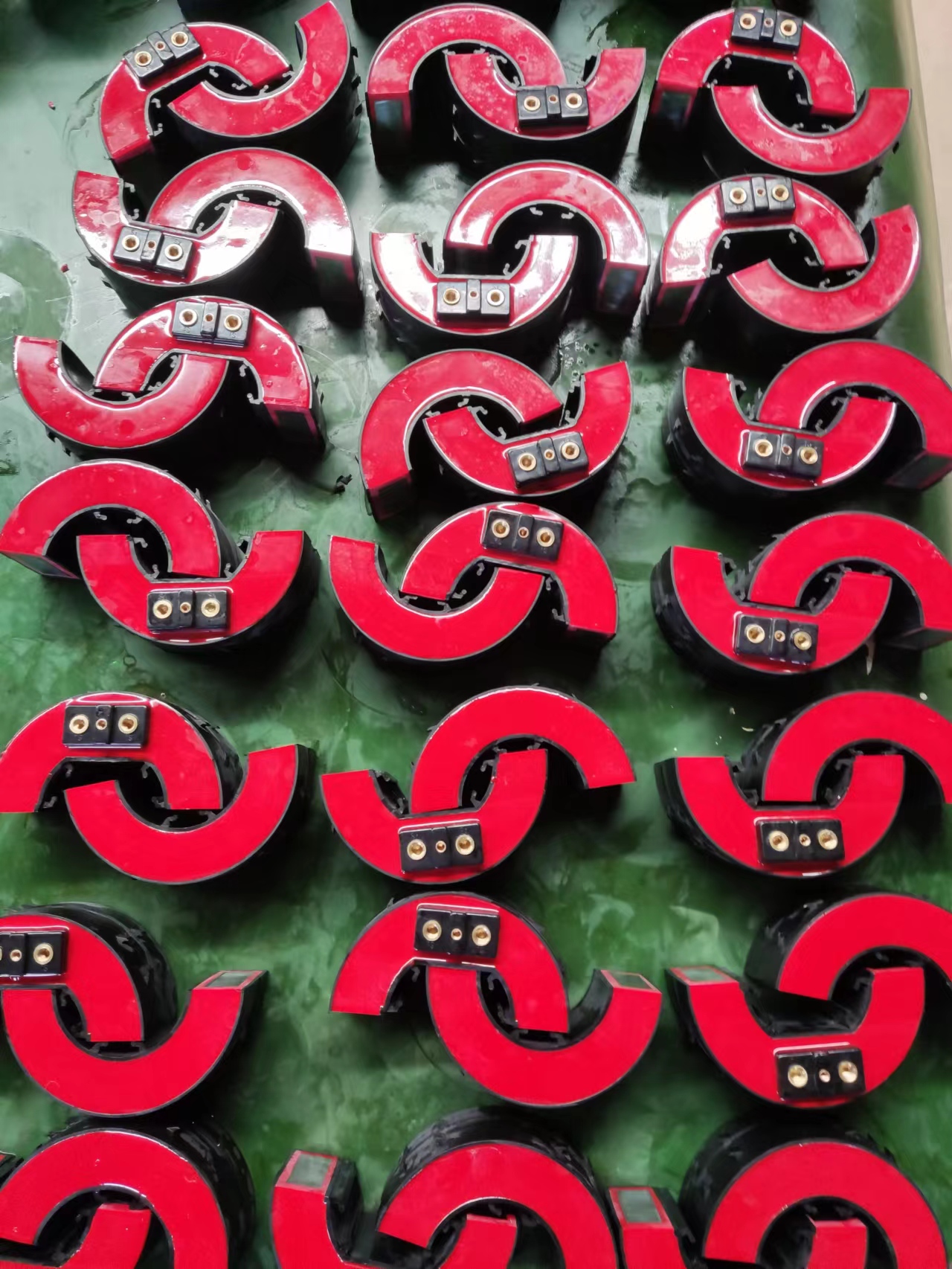Wet-cutting magnetic core transformer precision cutting blade - Black/Red