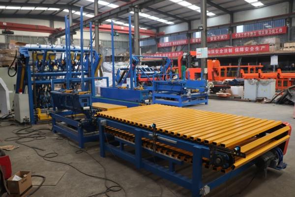 Máquina automática de fabricação de paletes de madeira para pregos de alta eficiência / Euro And Stringer Palet Nailing Machine