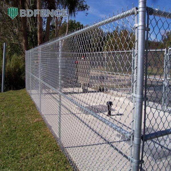 Construction Site Chain Link Fence Debris Containment