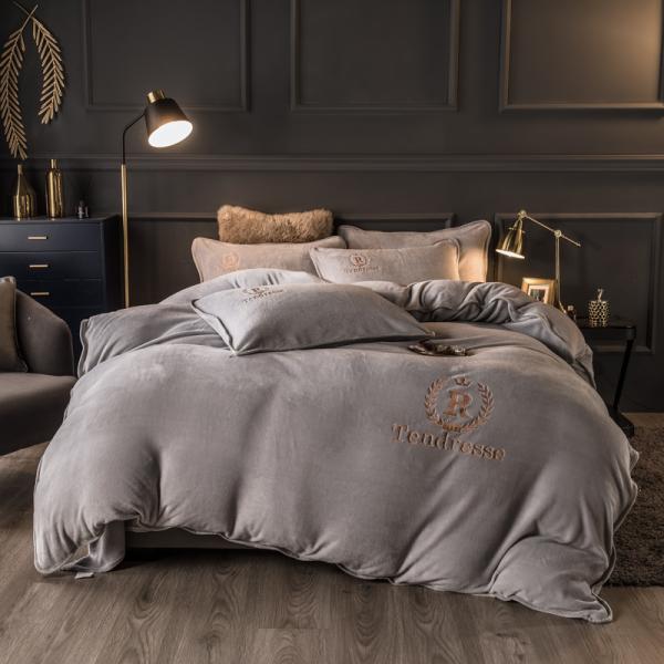 Home Grade Grade A Customized Solid Milk Velvet Embroidery Bonded Four Piece Set