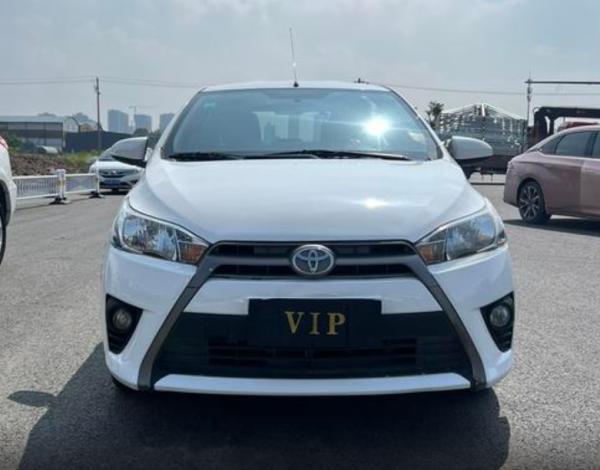 Voiture d'occasion Toyota Yaris 2011 à 2024 de seconde main 1.5L 4AT 4 roues Sedan voiture bon marché Toyota Sedan d'occasion