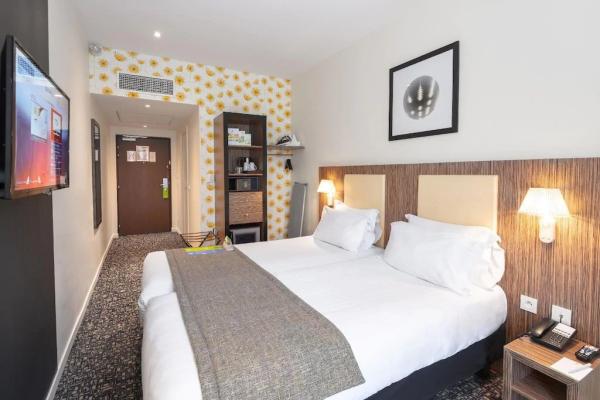 South Africa hotel inn interior design of apartment furniture set laminate bed with side table and in wall wardrobe cabi