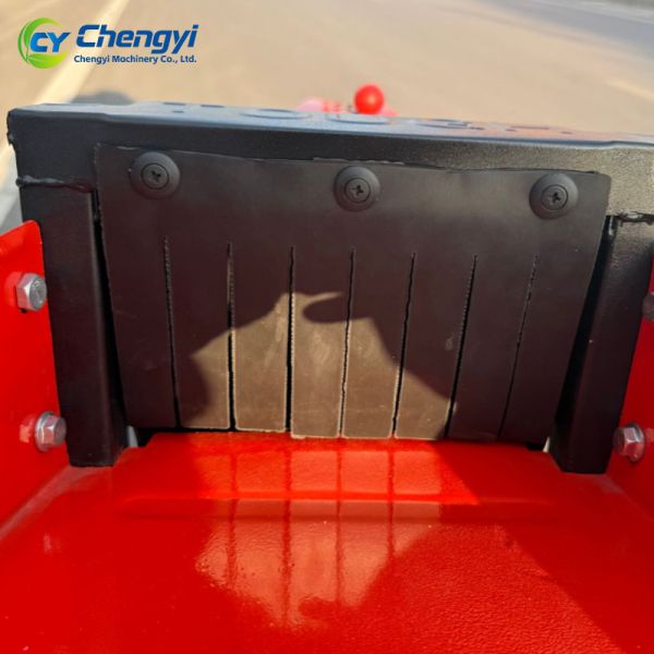 Iron Corn Thresher With Blower Durable Maize Shelling Cleaning Machine