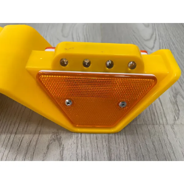 New Design Highway Guardrail LED Light Flashing Steady Reflector Solar Trapezoid Delineator