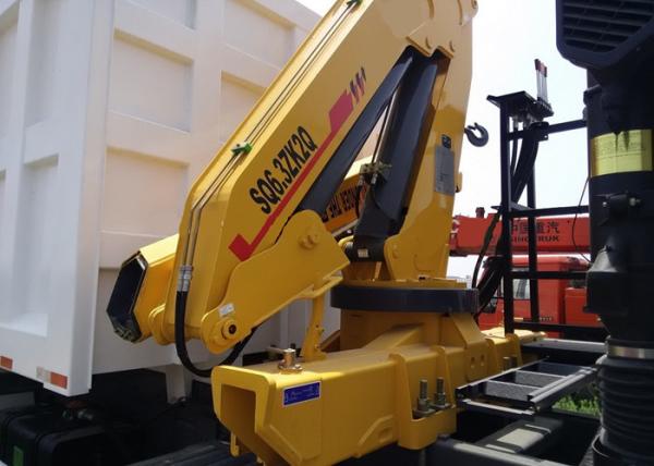 Fast and Effective  Hydraulic Truck Mounted Crane For Transporting Materials , 11meters Lifting Height