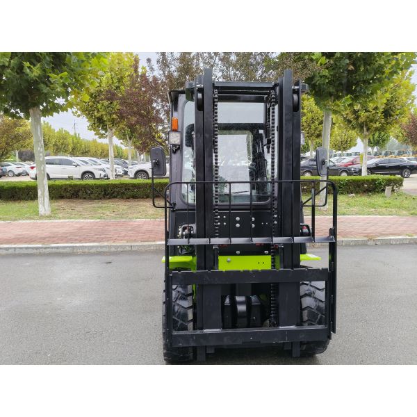 Heavy Duty 3 Ton Diesel Forklift With Strong Engine Performance
