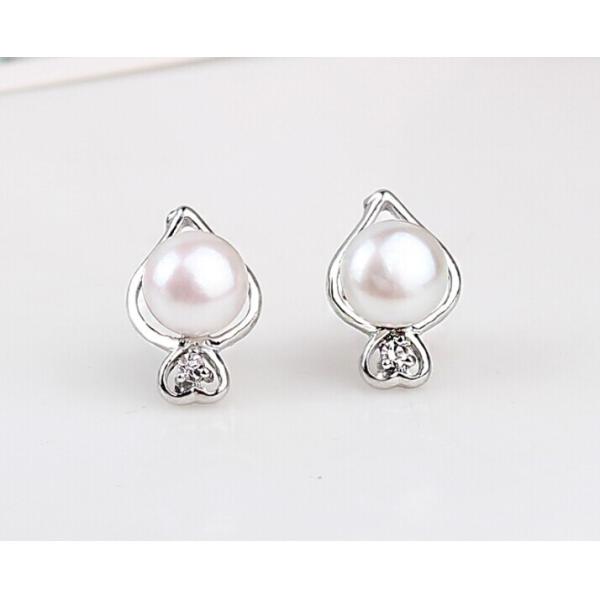 Freshwater Pearl heart stud Earrings