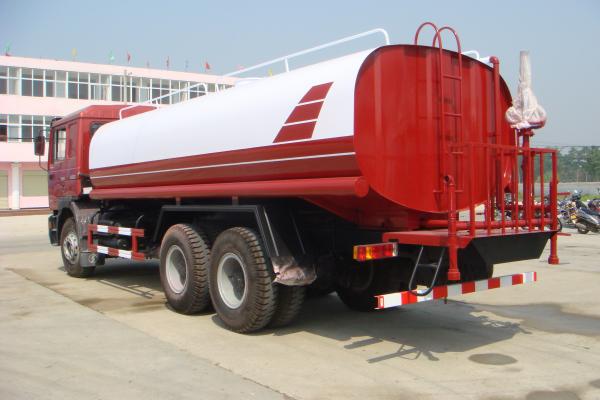 Sinotruk ISO CCC Liquid Tanker Truck , Water Truck Tanks Green Water Carrying 15 - 25CBM