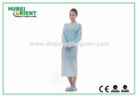 Vêtements de protection colorés étanches à l'eau et jetables avec boucle de pouce pour le milieu médical