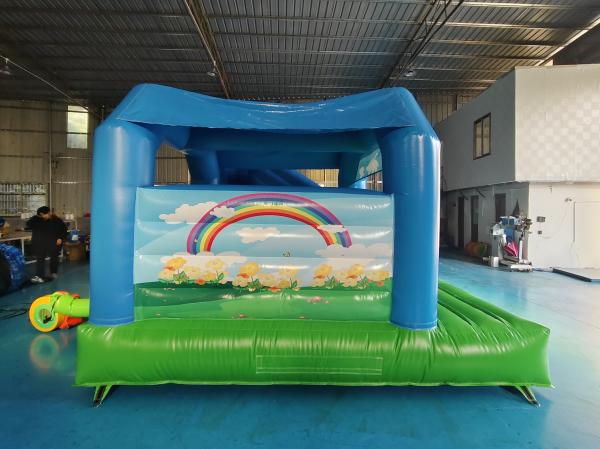 Casa inflável de lona de PVC com escorrega Céu azul Combinação inflável para crianças de interior ao ar livre