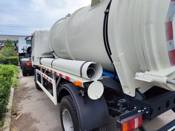 4x2 Light-Duty Sewage Truck 6CBM Capacity 160HP 8.00R20 Steel Tires