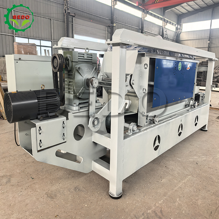 Alloy Steel Blade 4kw Wood Shavings Machine 400kg/h Capacity Automatic Operation Equipment