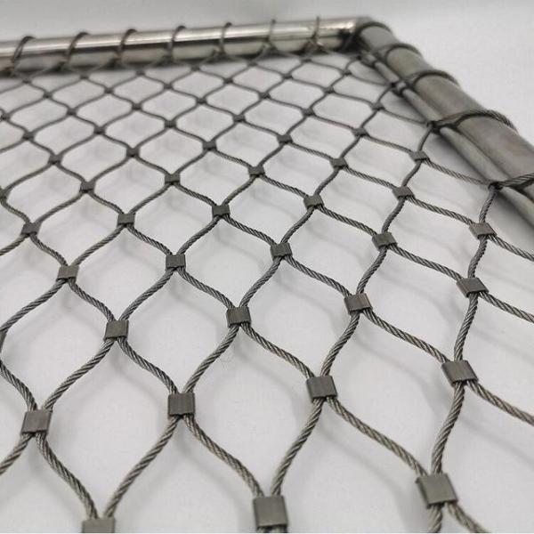 Modern Wire Stair Balustrade in 25*25mm-300*300mm Hole Size and 1m*10m Panel Size
