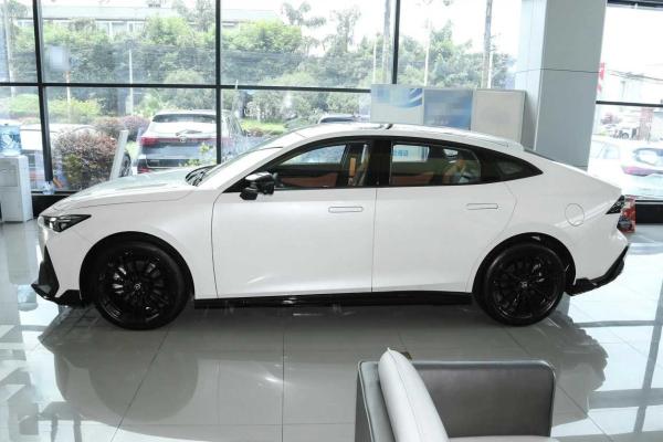 Changan UNI-V Hybrid Special Engine Front-engine Front-wheel Drive Layout FF