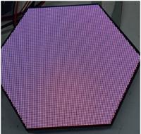 Affichage LED hexagonal spécialement conçu pour la technologie de réseau de correction non linéaire