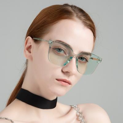 As senhoras de Large Frame Oversized do desenhista esquadram Cat Eye Sunglasses With Diamonds