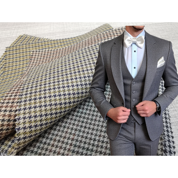300 GSM Lightweight Wool Blend Suiting Fabric with 10% Wool, 70% Polyester, and 20% Rayon