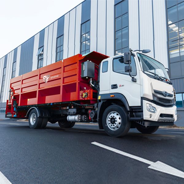 32m³ Intelligent 4x4 Feed Truck Bulk Feed Truck For Large Farm UHAND FS-32