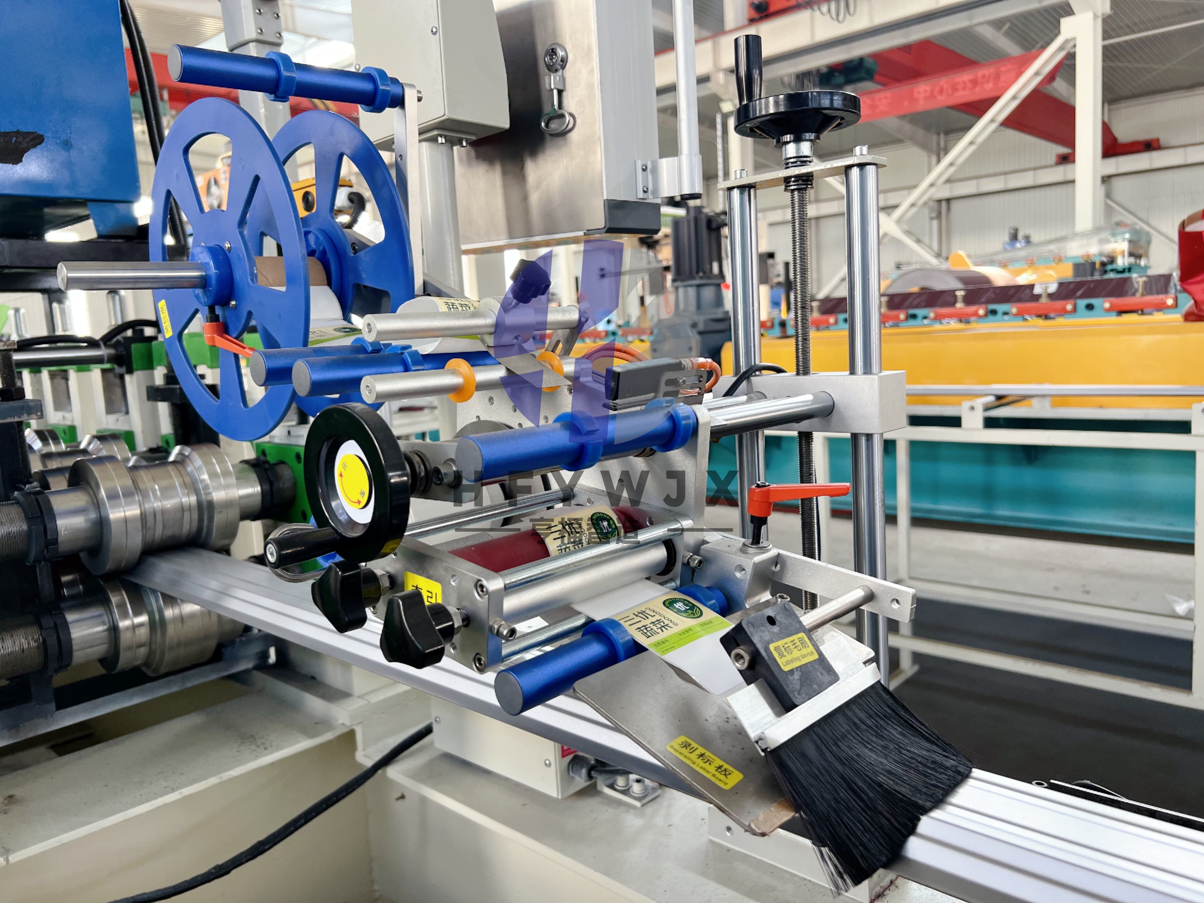High Performance Fence Roll Forming Machine with Non-stop Flying Shear Cutting, 16 Rows Rollers, and Automatic Stacking