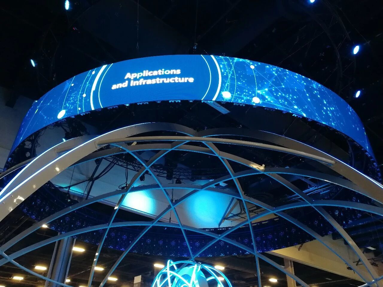Lightweight Rental Curved LED Display Screen 3840Hz Refresh IP65 Waterproof