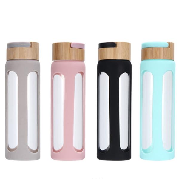 パーソナライズド 550/750ml 高ボロシリケートガラス水瓶 シリコン袖と竹の蓋付き カスタムガラス飲料水瓶 清潔・維持が簡単