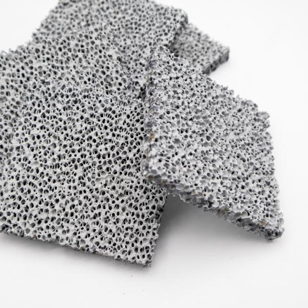Folie d'aluminium à cellules ouvertes à faible coût