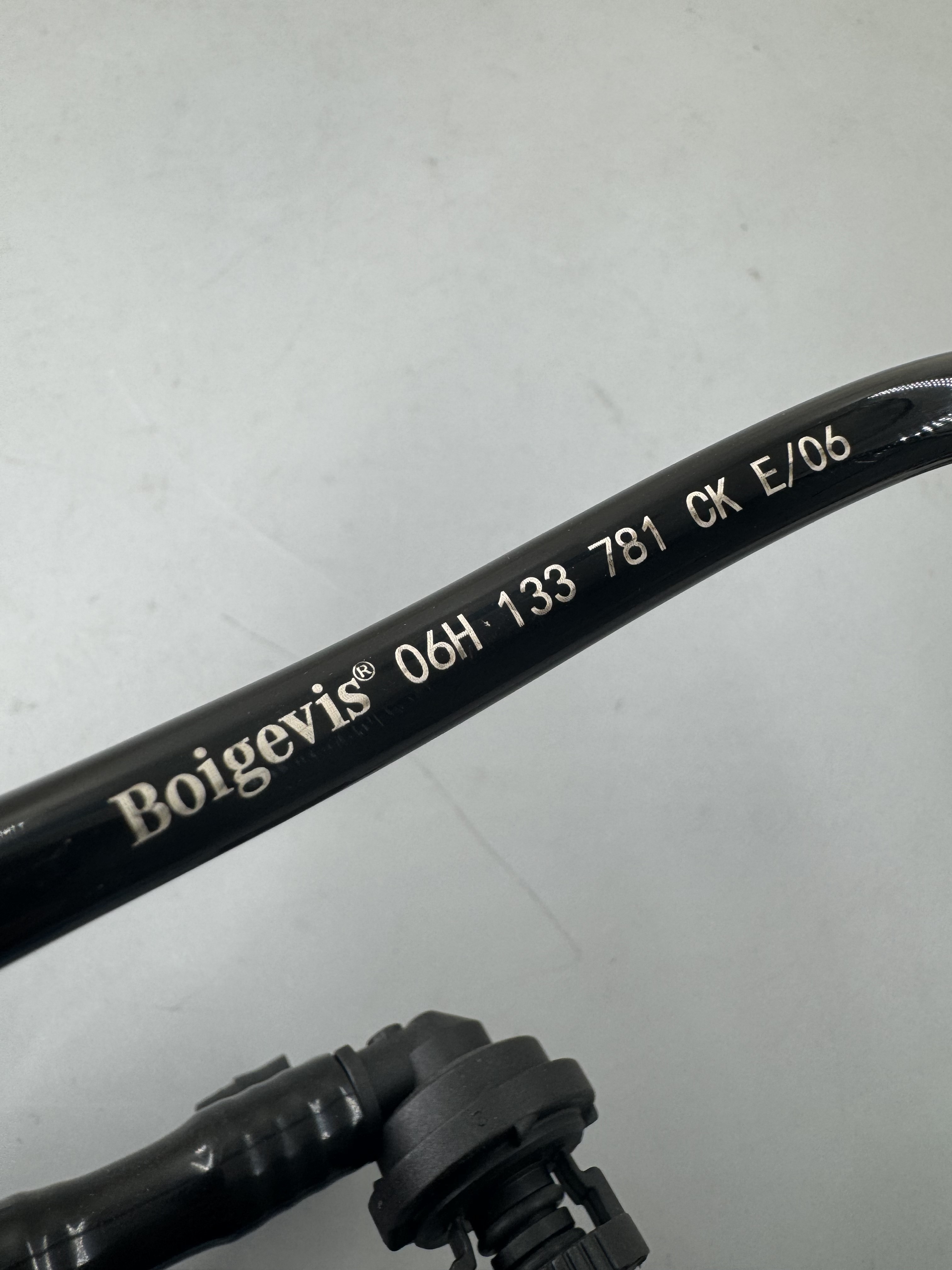 Best-selling carbon tube electromagnetic valve - with pipe 06H 133 781 CK for A4