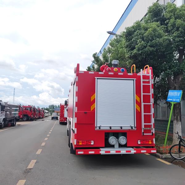 Howo 430hp 24000liter Foam Water Tanker Fire Truck For Industrial Fires / Airport Rescue