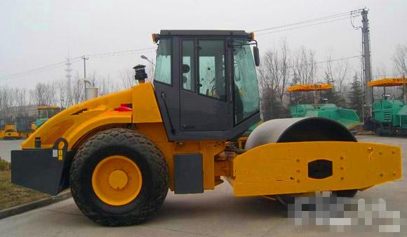 XS143H XCMG Static 14 Ton Vibrator Road Roller With Durable Hydraulic System