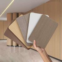 Panel de pared moderno de bambú con carbón vegetal impermeable; Instalación rápida para pared de fondo de TV; Material de decoración para hotel y apartamento