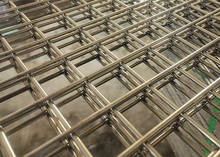 Weld 50x50mm Hole 4ft Galvanised Steel Mesh Panels Silver