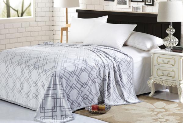 Floral Soft Lightweight Solid Flannel Blanket , Fall / Winter Warm Plush Fleece Blanket