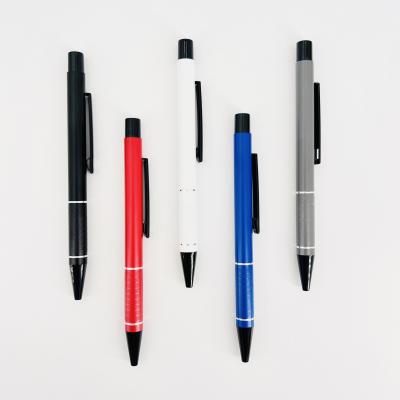 Un stylo à bille d'aluminium simple et haut de gamme, peinture par pulvérisation