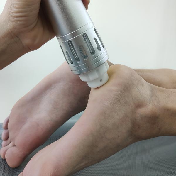 Портативная машина терапией ударной волны ESWT EMS для центра социальной защиты