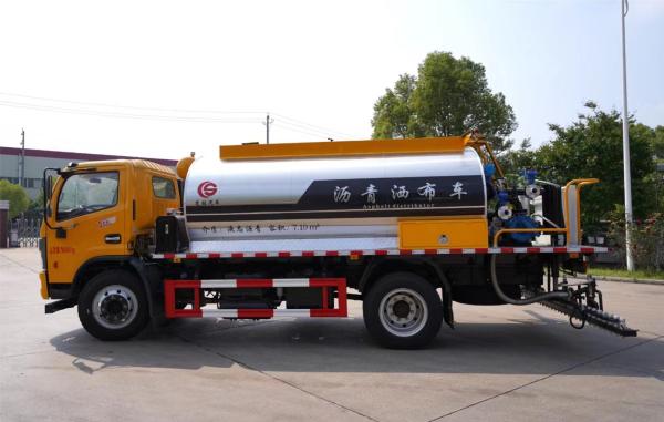 Used Asphalt Spreader truck 7.19CBM Road maintenance equipment