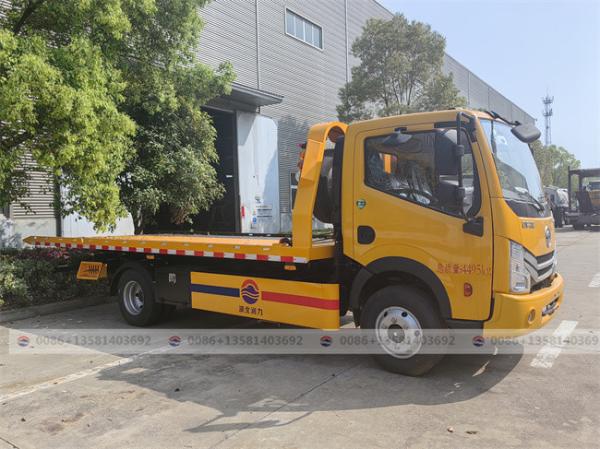 China Flat Bed Wrecker Tow Trucks Load Capacity 4 Tons Body Length 5 Meter
