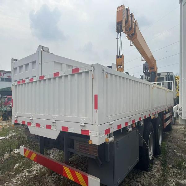 Used Crane Truck Howo 375 8x4 Secondhand Sinotruk 12 Wheels