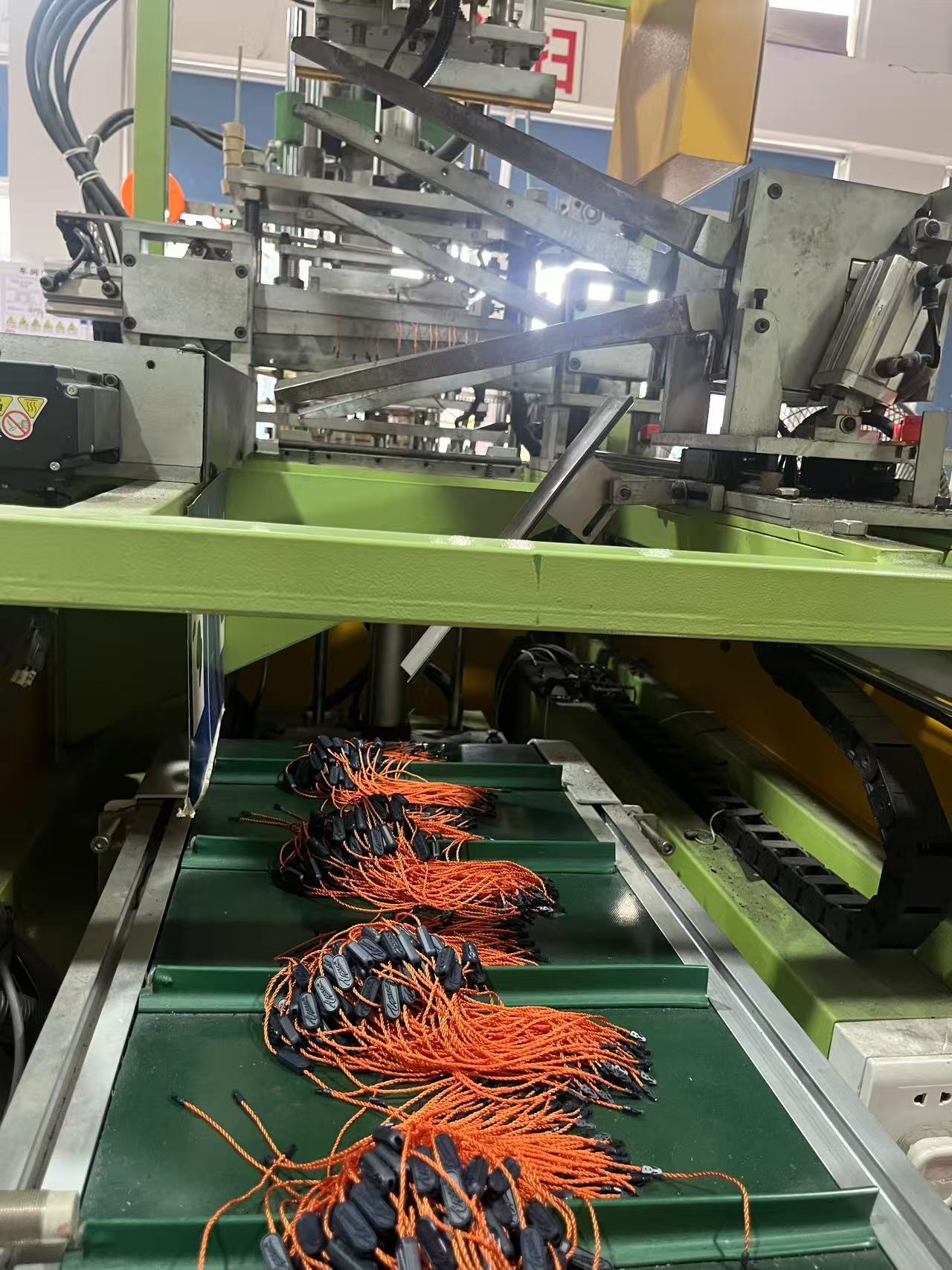 Dongguan Xinwei Clothing Accessories Co.,Ltd.