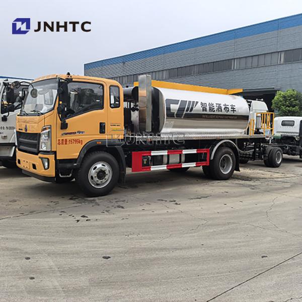 HOWO 6 Wheel Asphalt Bitumen Distributor Bitumen Sprayer Truck For Sale