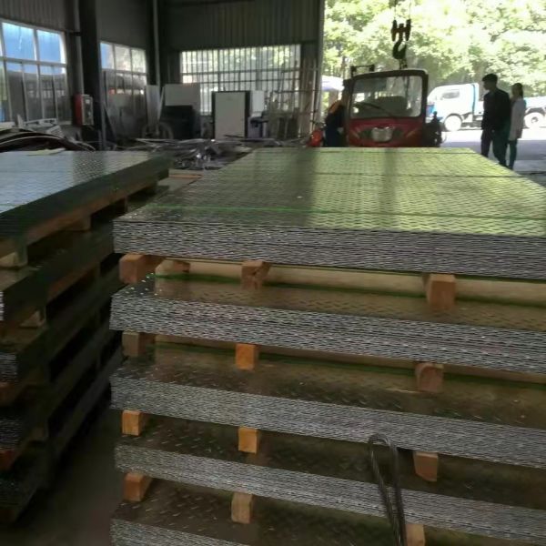 304 316L Anti Slip 6mm Embossed Stainless Steel Checkered Plate for Industrial Use