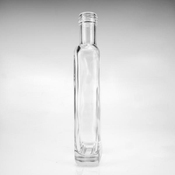 700ml Clear Flat Square Glass Vodka Whiskey Bottle with Screw Cap and Engraving Logo