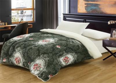 Customized Color Winter Quilt Sets Straight / Oblong Shape With ISO9001 Certificated
